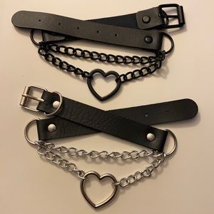 New with out tags, never worn adjustable chokers, heart with chains